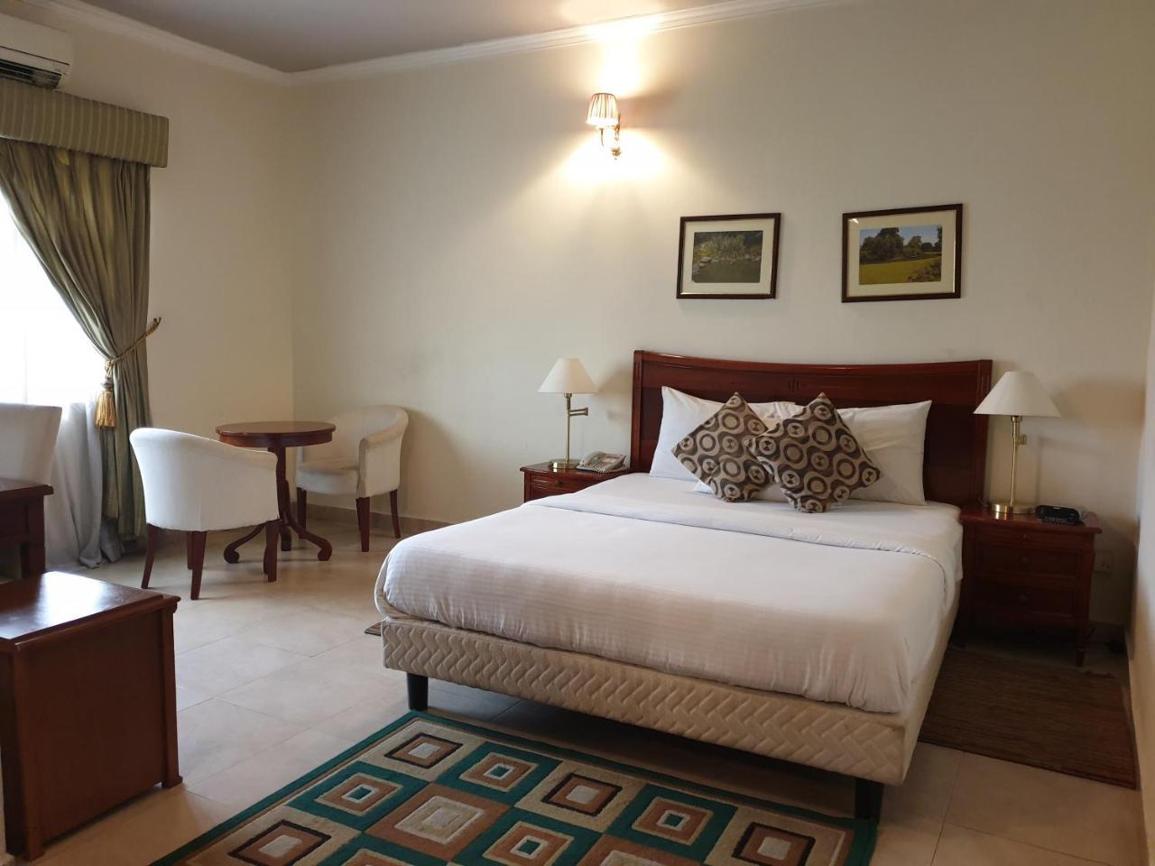 Three Arms Hotel Lagos Bagian luar foto