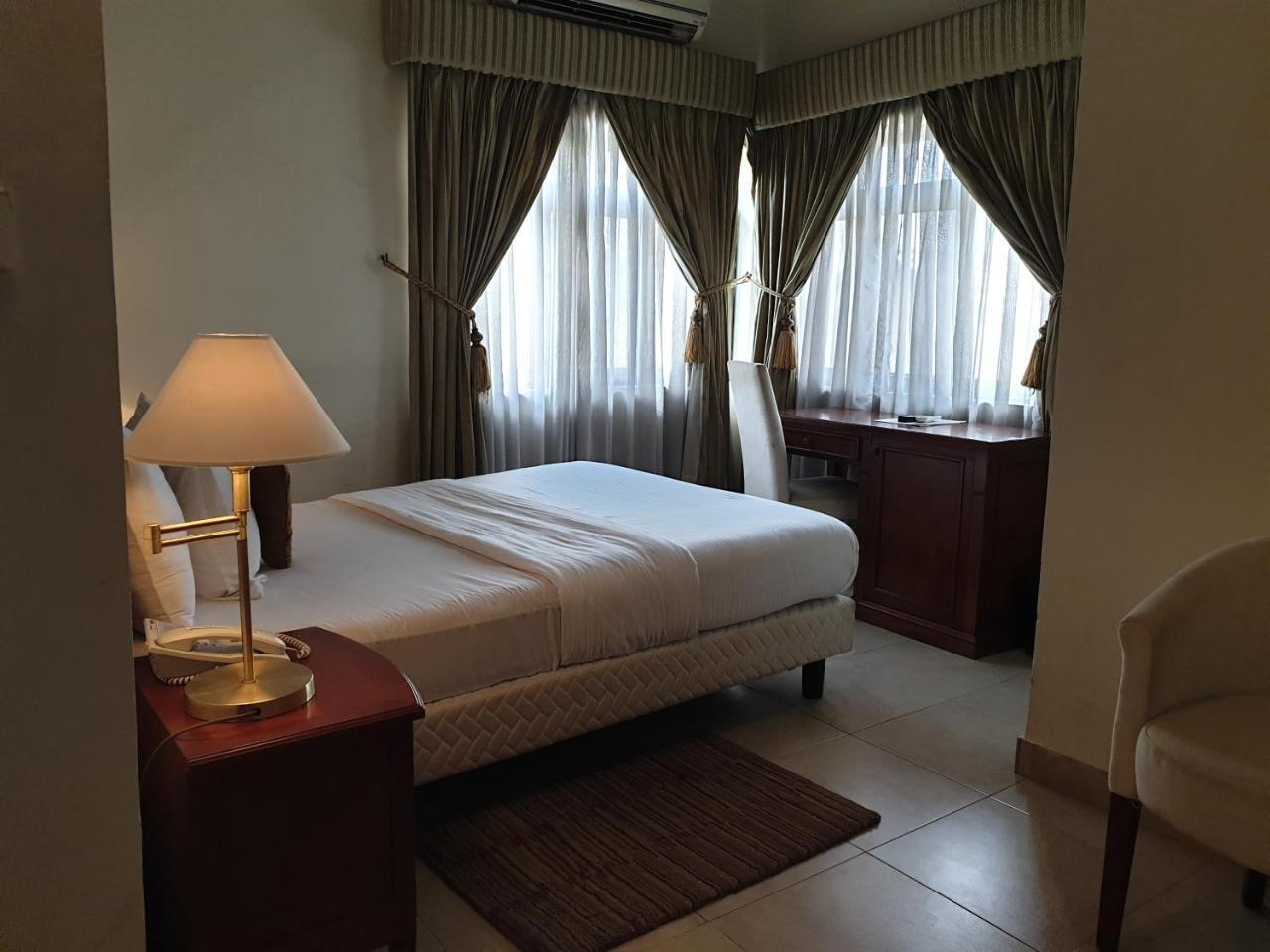 Three Arms Hotel Lagos Bagian luar foto