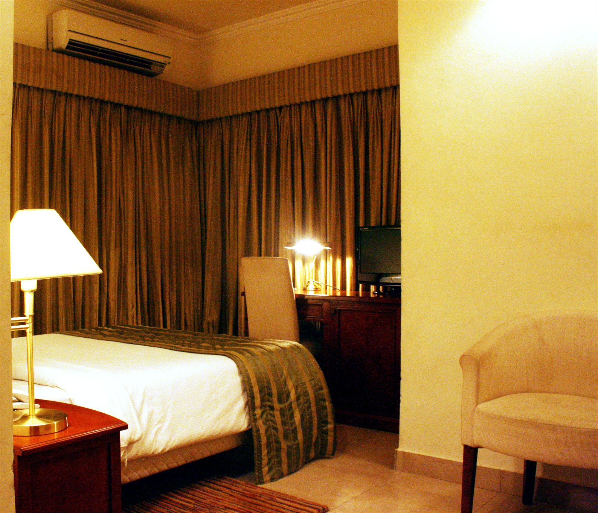 Three Arms Hotel Lagos Bagian luar foto