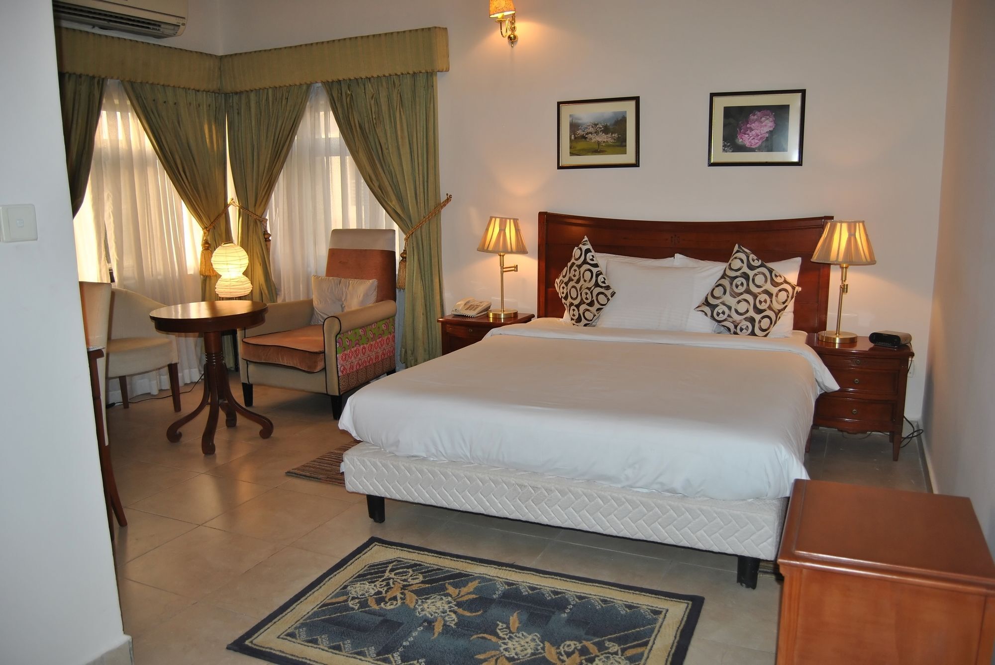 Three Arms Hotel Lagos Bagian luar foto